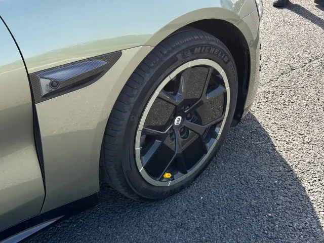Xiaomi SU7 — Фото автомобиля 6
