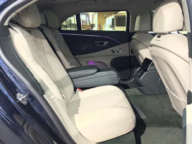 Bentley Flying Spur — Фото автомобиля 15