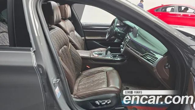 BMW 7 Series — Фото автомобиля 10