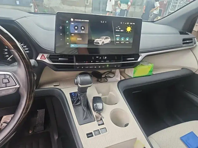 Toyota Sienna — Фото автомобиля 5