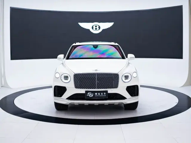 Bentley Bentayga — Фото автомобиля 2