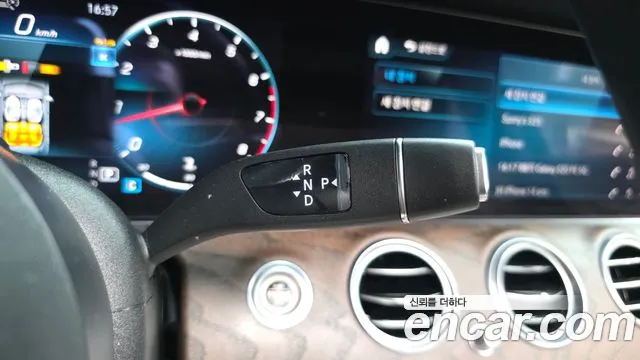 Mercedes-Benz E-Class — Фото автомобиля 8