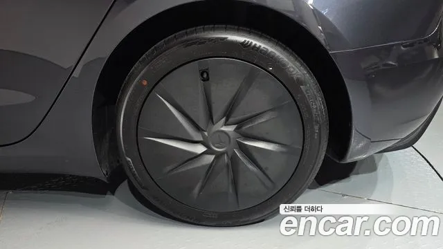 Tesla Model 3 — Фото автомобиля 6