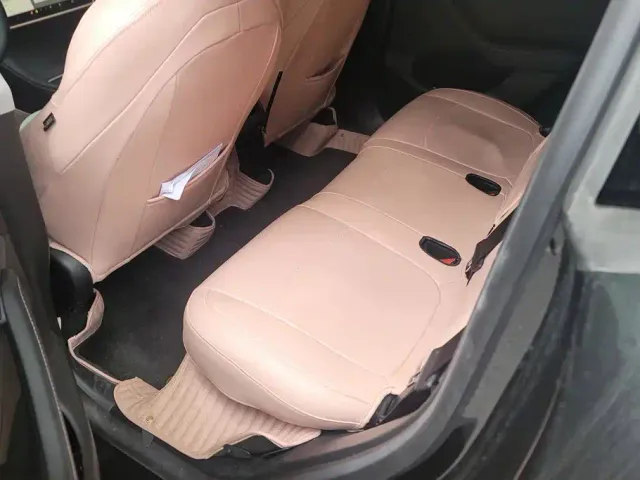 Tesla Model Y — Фото автомобиля 11