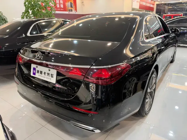 Mercedes-Benz E-Class — Фото автомобиля 4