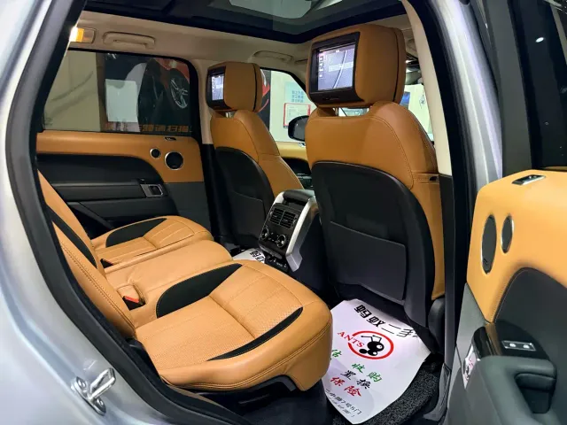 Land Rover Range Rover Sport — Фото автомобиля 11