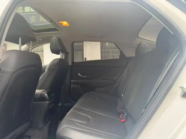 Hyundai Elantra — Фото автомобиля 7