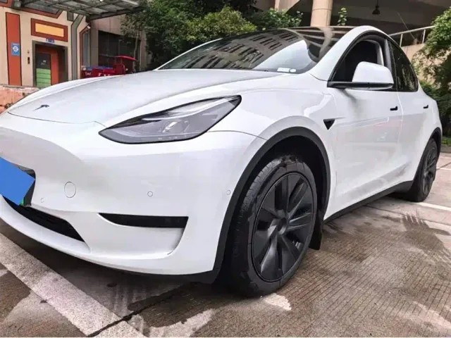 Tesla Model Y — Фото автомобиля 4