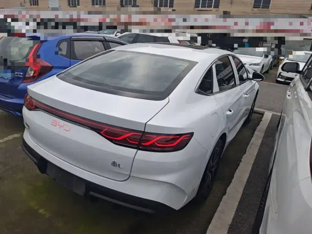 BYD Qin L — Фото автомобиля 6