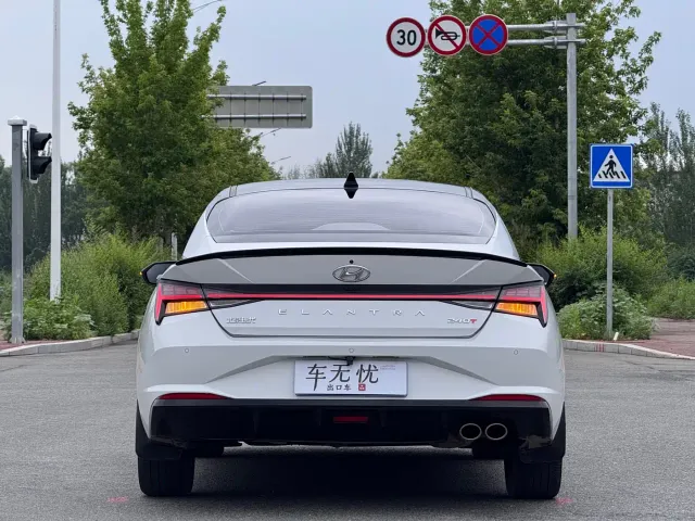 Hyundai Elantra — Фото автомобиля 5