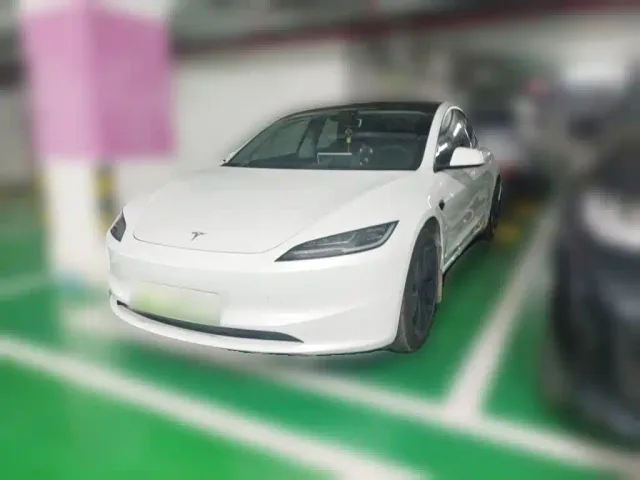 Фотография автомобиля — Tesla Model 3