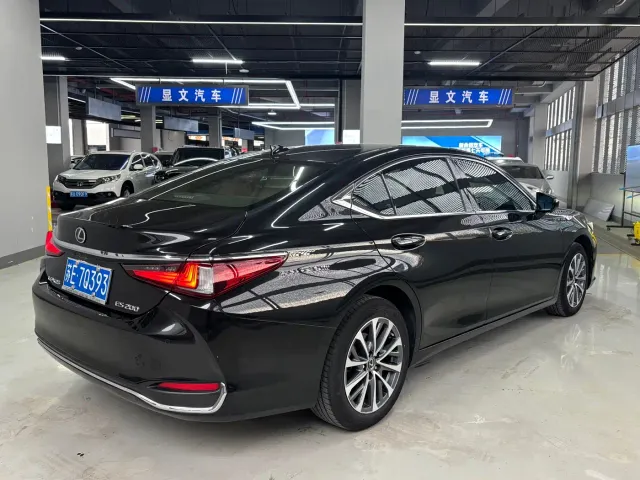 Lexus ES — Фото автомобиля 17