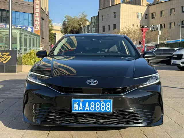 Toyota Camry — Фото автомобиля 2
