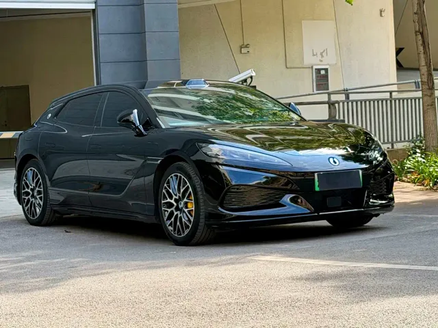 Denza Z9GT — Фото автомобиля 3
