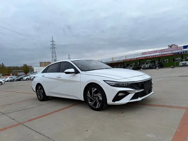 Hyundai Elantra — Фото автомобиля 3