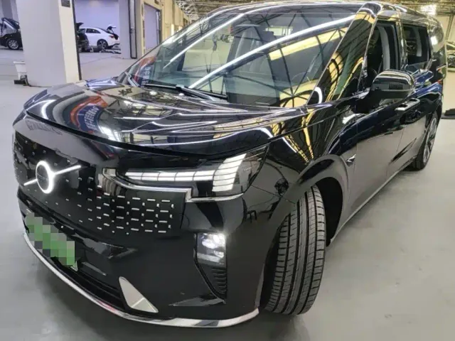 Фотография автомобиля — Volvo EM90