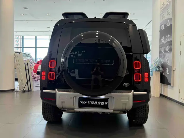 Land Rover Defender — Фото автомобиля 24