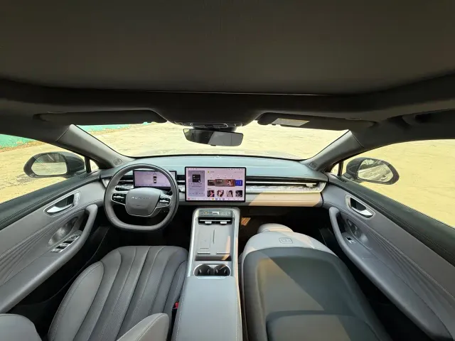 Roewe M7 DMH — Фото автомобиля 9