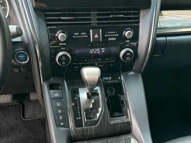 Lexus LM — Фото автомобиля 22