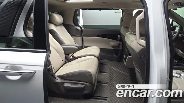 Kia Carnival Generation 4 — Фото автомобиля 17