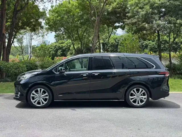 Toyota Sienna — Фото автомобиля 5