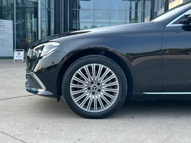 Mercedes-Benz E-Class — Фото автомобиля 4