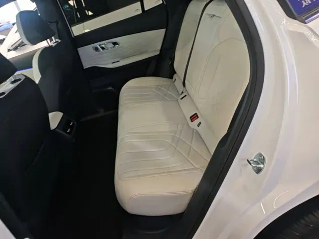 Geely Galaxy Starship 7 EM-i — Фото автомобиля 16