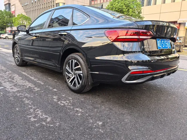 Volkswagen Lavida — Фото автомобиля 9