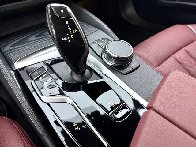 BMW 5 Series — Фото автомобиля 9