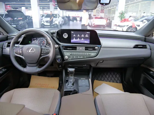 Lexus ES — Фото автомобиля 15