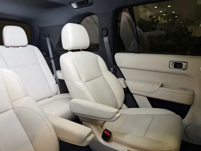 Li Auto L8 — Фото автомобиля 18