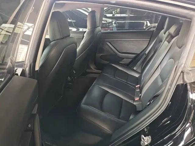 Tesla Model 3 — Фото автомобиля 16