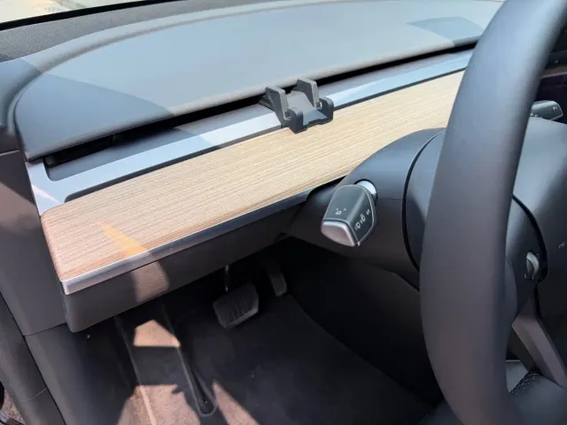 Tesla Model Y — Фото автомобиля 8