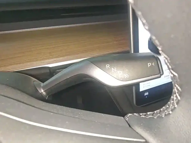 Tesla Model Y — Фото автомобиля 13