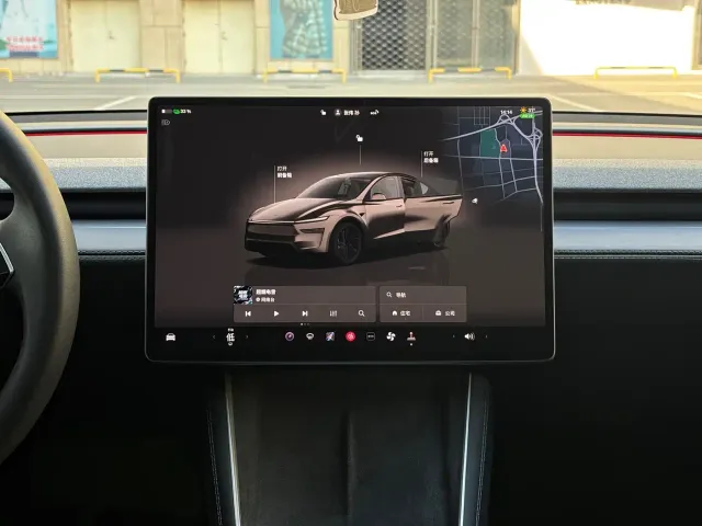 Tesla Model Y — Фото автомобиля 12