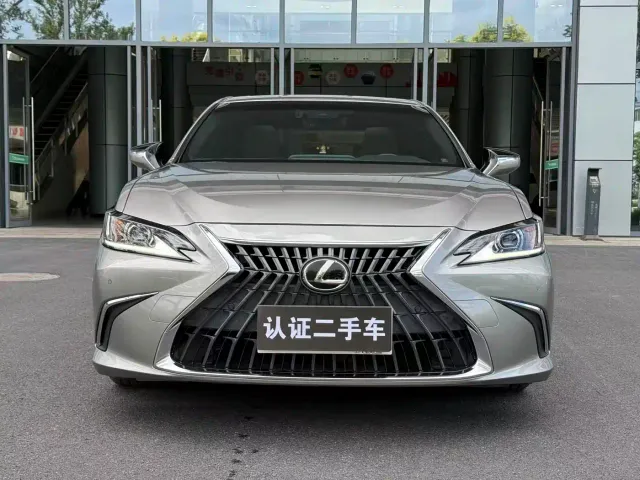 Lexus ES — Фото автомобиля 2