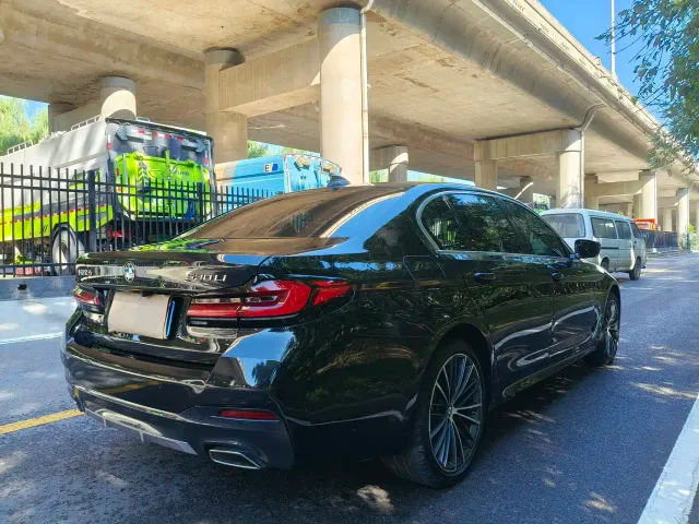 BMW 5 Series — Фото автомобиля 4