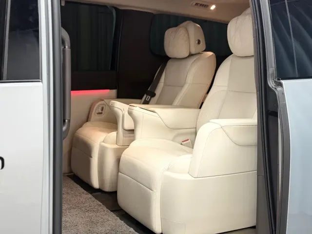 Li Auto MEGA — Фото автомобиля 6