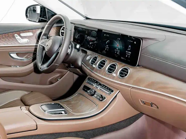 Mercedes-Benz E-Class — Фото автомобиля 17