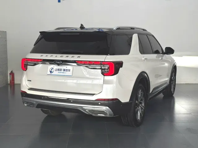 Ford Explorer — Фото автомобиля 6