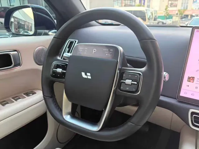 Li Auto L6 — Фото автомобиля 7