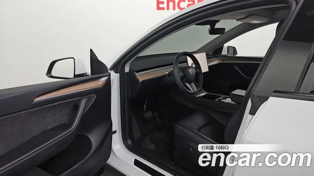 Tesla Model Y — Фото автомобиля 15