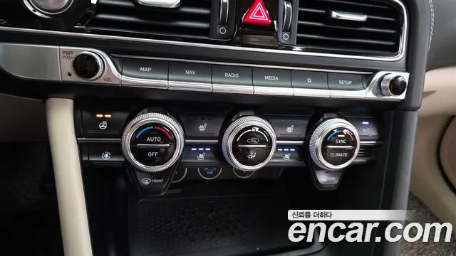 Genesis G70 — Фото автомобиля 16
