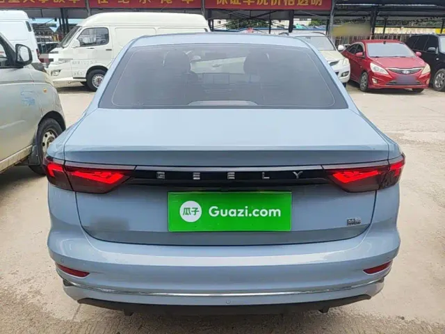 Geely Emgrand — Фото автомобиля 5
