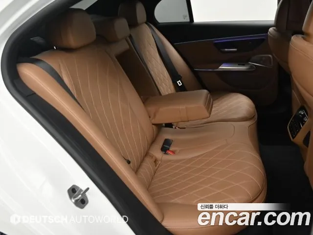 Mercedes-Benz E-Class — Фото автомобиля 12