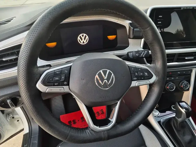 Volkswagen T-Roc — Фото автомобиля 8