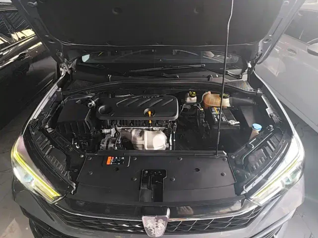 Roewe i5 — Фото автомобиля 19