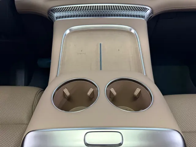 Xpeng X9 — Фото автомобиля 18