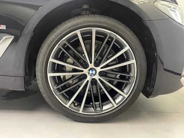 BMW 5 Series — Фото автомобиля 16