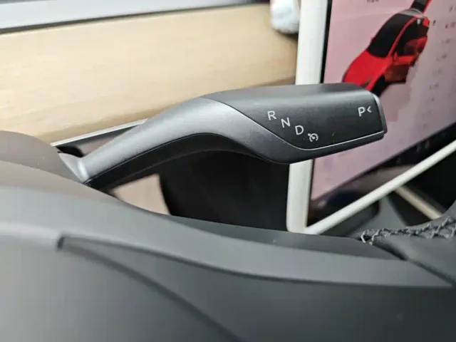 Tesla Model Y — Фото автомобиля 15